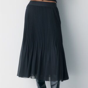 NWT Aritzia Wilfred Twirl Pleated Skirt